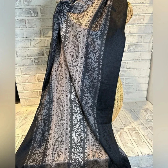 Goldline GmbH Fringed Raw Edge Lightweight Paisley Print German Scarf - Picture 2 of 7